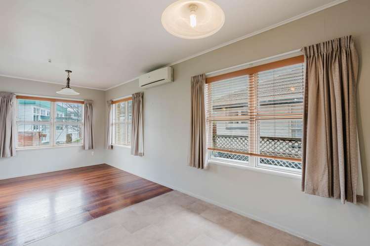 7 Scott Avenue Hamilton East_19