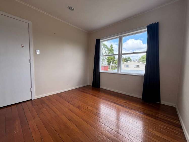 1/8 Quiet Street Te Atatu South_8