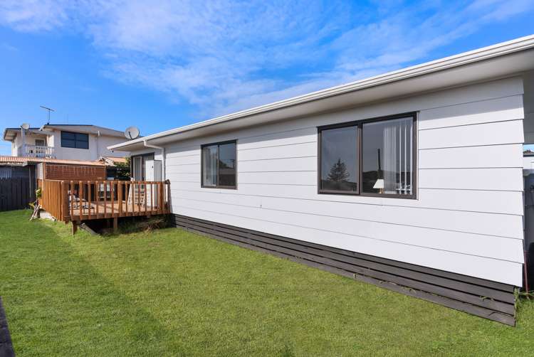 2/4 Daniel Avenue Mangere East_15