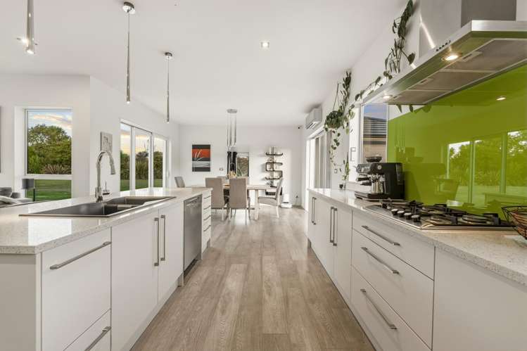 1 Ngaire Close Wainui_8