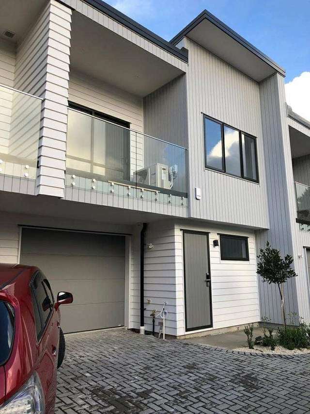 Modern 3BR Townhouse in Henderson