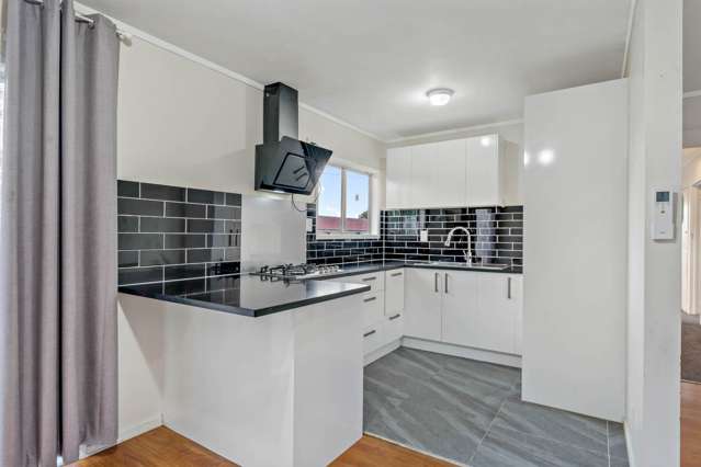 2/24a Waimumu Road Massey_3