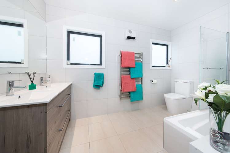 90 Flanshaw Road Te Atatu South_11