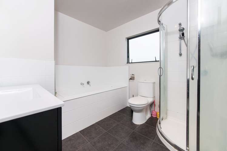 10 Riverglade Parkway Te Atatu South_19