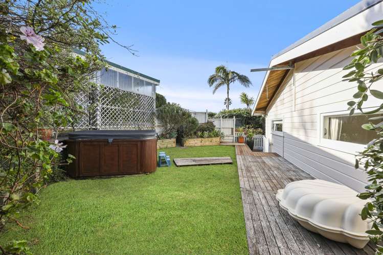 13 Colmar Road Mellons Bay_26