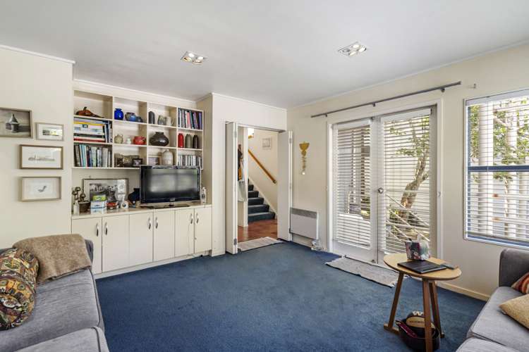 2/34 Seabreeze Road Narrow Neck_9