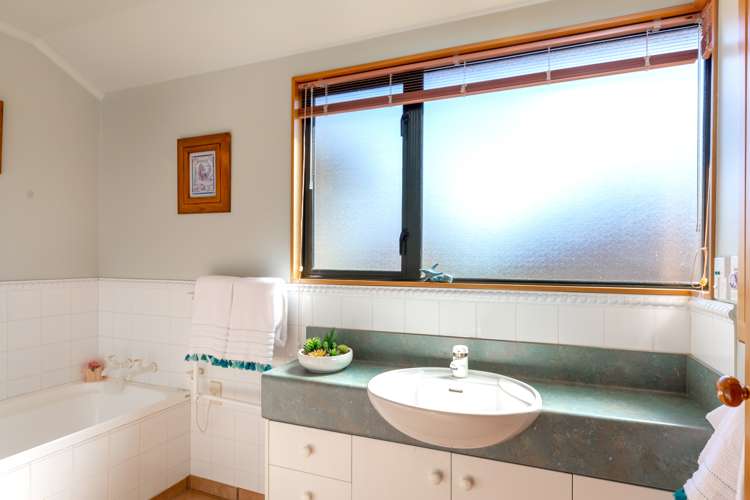 27 Elisha Drive Witherlea_13