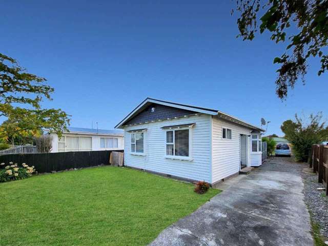 HILLMORTON - Modernised, 3 Bedrooms, open plan living, heatpump, spacious backyard