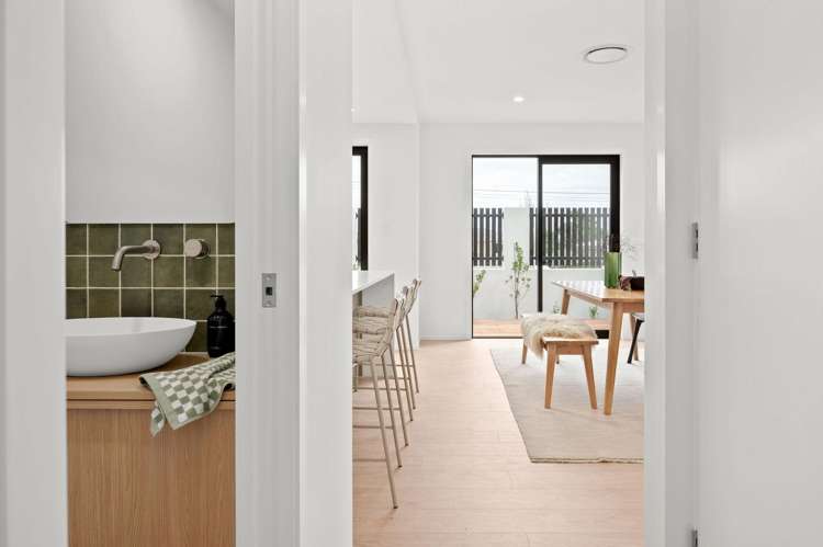1+3/768 River Road Chartwell_11