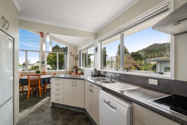 5 West Crescent Te Puru_13