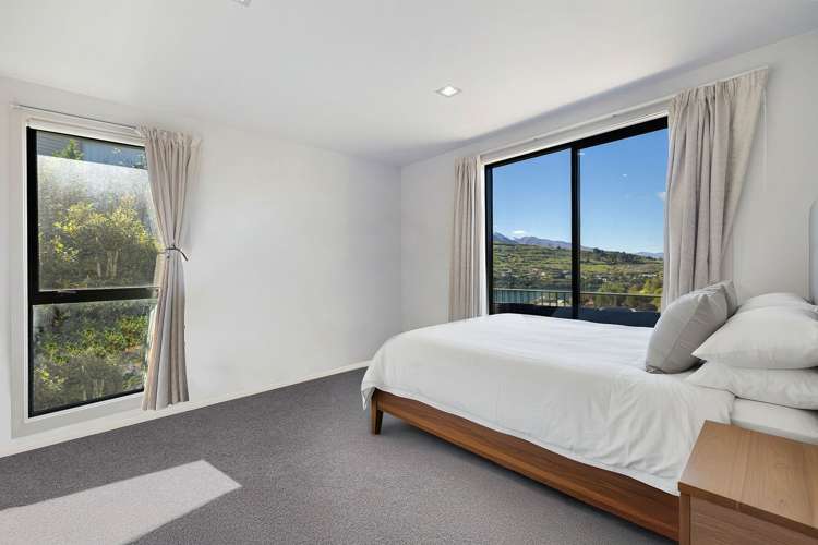 15 Woodbury Rise, Golden Heights, Queenstown_16