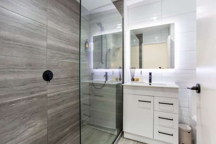 25/3 Riverside Road Orewa_17