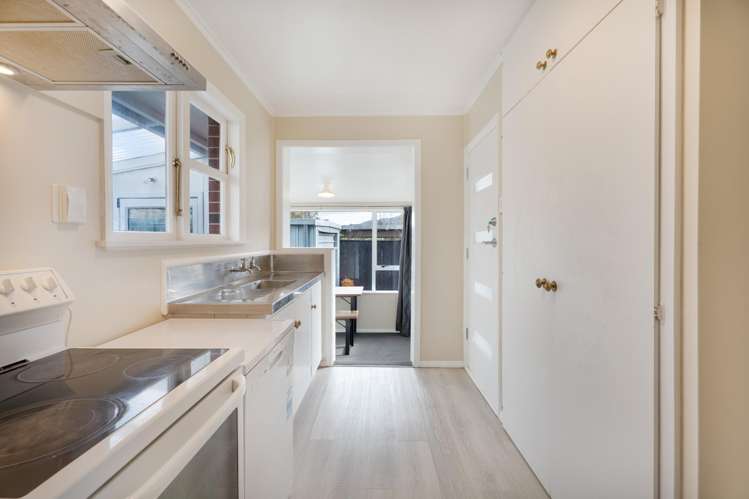 2/49A Shakespeare Avenue Trentham_5