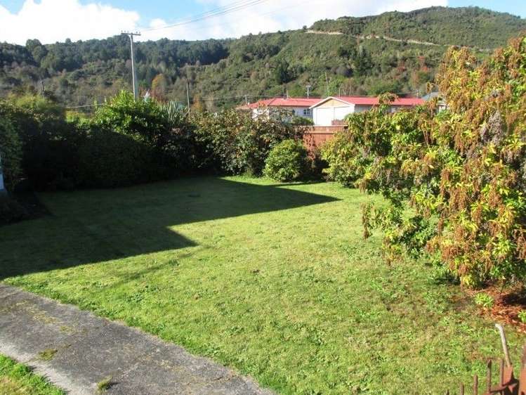 69 Main Street Reefton_13