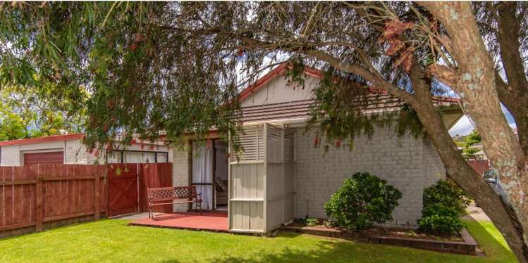 2/4 Tyndrum Place Highland Park_6