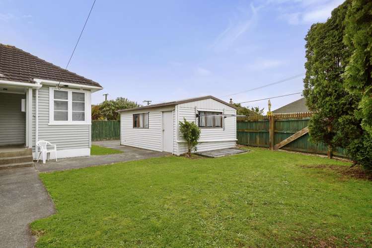 1/1 Strand Crescent Naenae_17