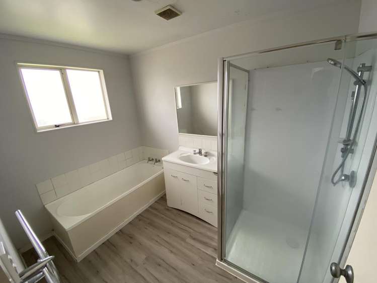 324i West Coast Road Glen Eden_11