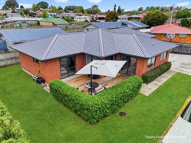Sunlit Family Living with Deckside Appeal