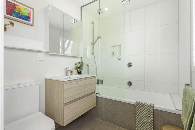 27 Kirrie Avenue Te Atatu South_18