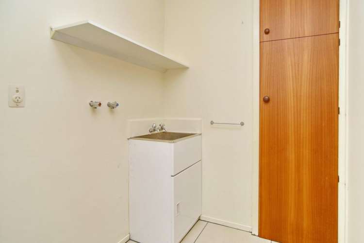 2/1 Mapledale Place Halswell_11