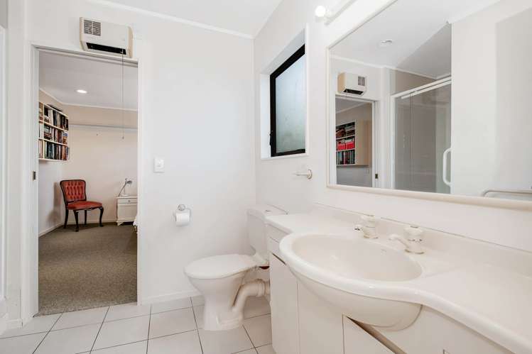 2/32a Howard Road Northcote_11