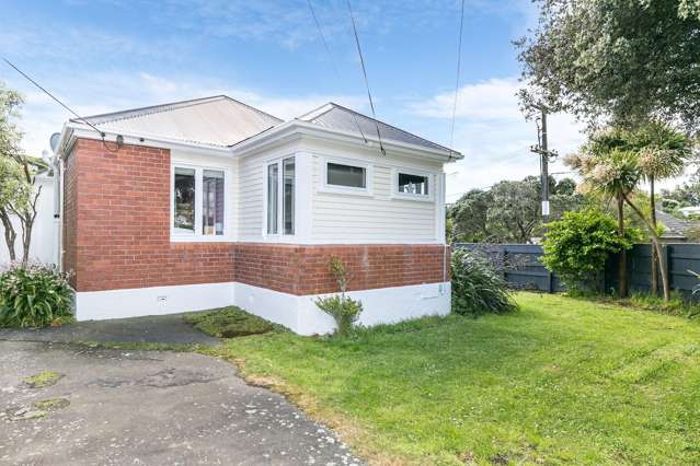 Family home on Bannister - Large corner section