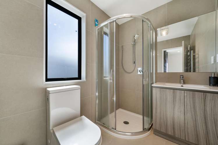 5B Hemsway Place Sunnyhills_17