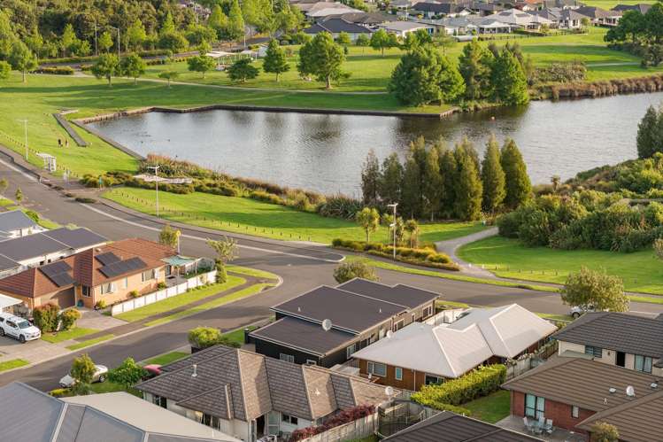 1 Fender Close Pyes Pa_15