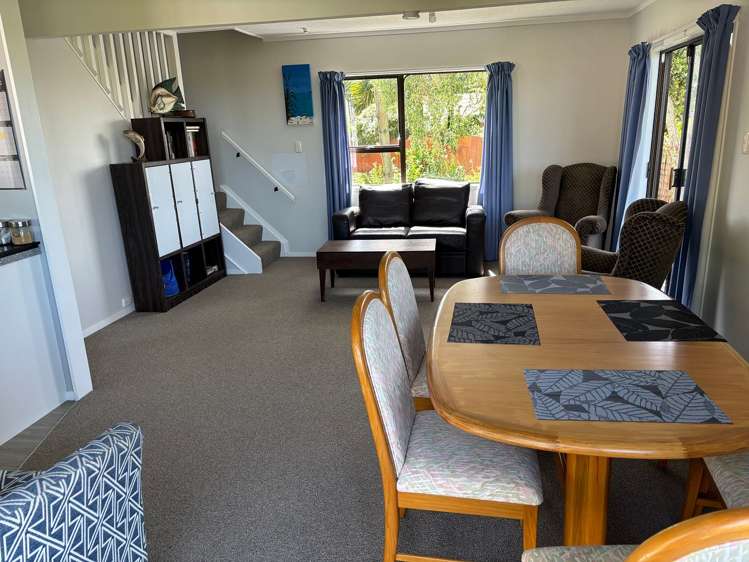 19 Raelene Place Massey_6