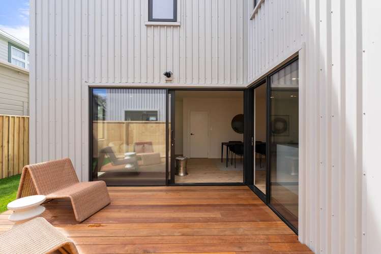 2/161 Onepu Road Lyall Bay_8