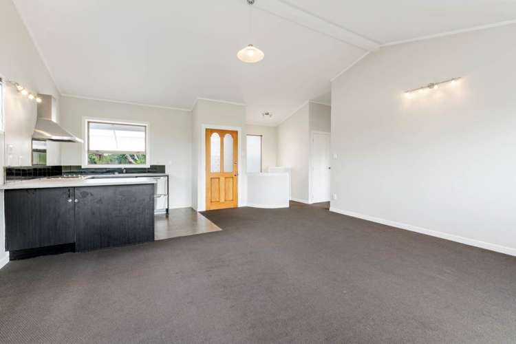 1/691a East Coast Road Browns Bay_16