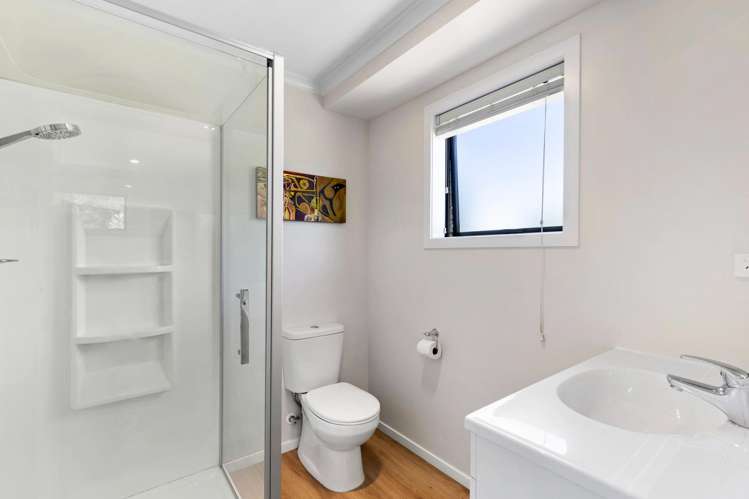 13 Kingfisher Crescent Albert Town_23