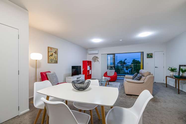 6/43B Waimumu Road Massey_0