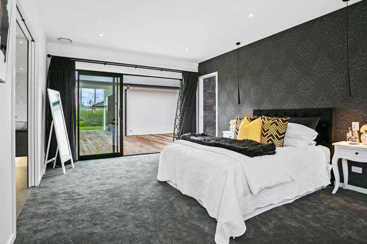 4 Alan Livingston Drive Cambridge_10