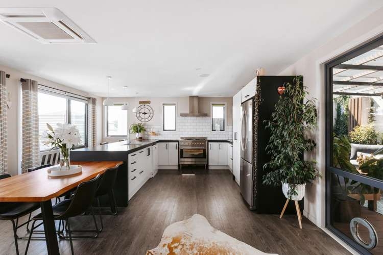 16 Gyle Place Pyes Pa_5