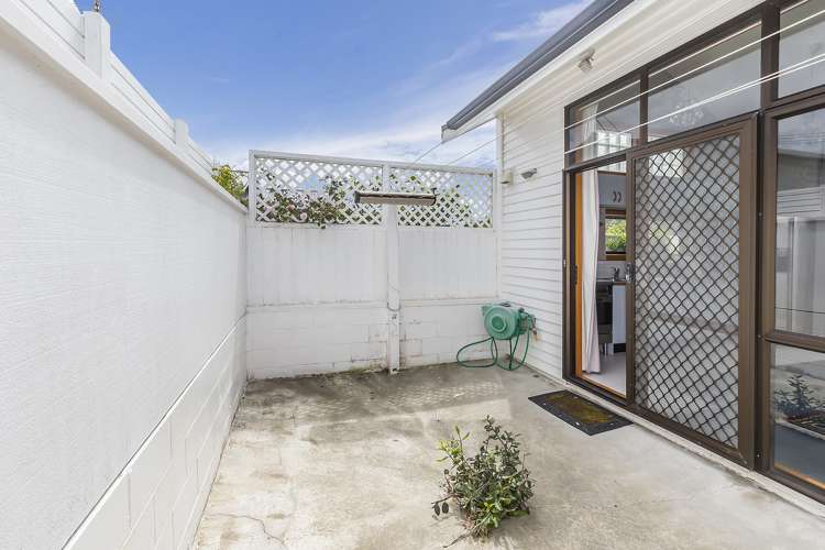 69 Endeavour Street Lyall Bay_9