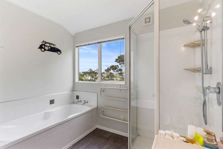 2/8 McQuoid Place Glenfield_10