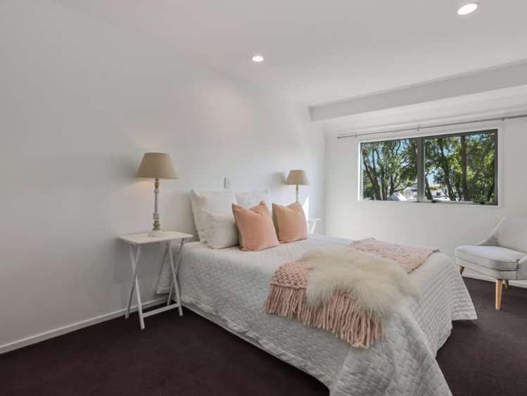 1 Olympic Lane Edgeware_11