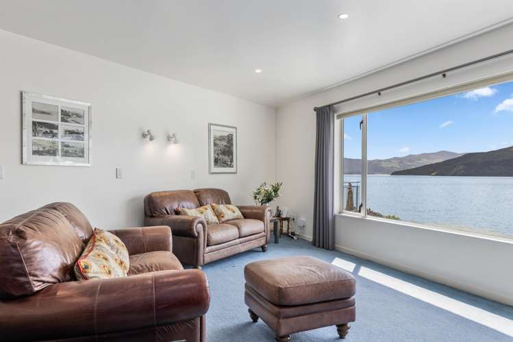 259 Beach Road Akaroa_15
