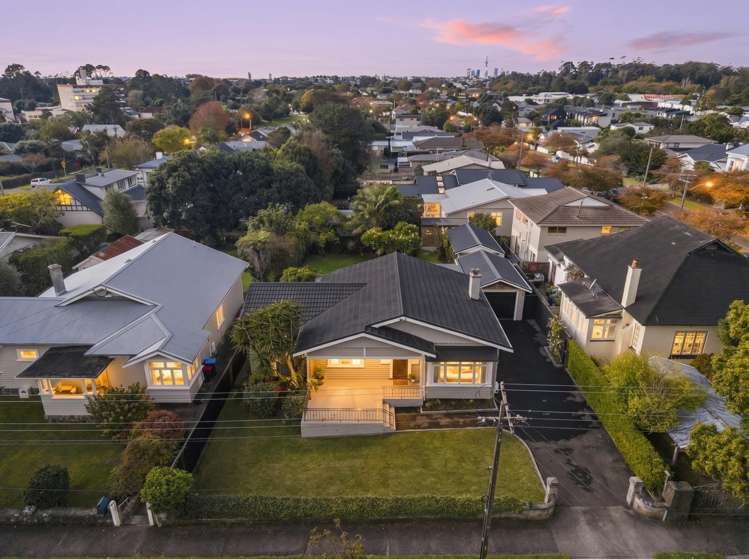 19 Rossgrove Terrace Mount Albert_16
