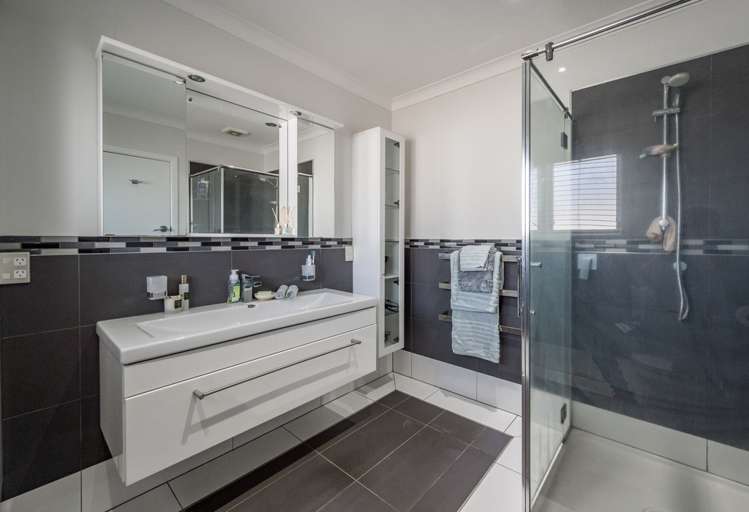 25 Bradbury Road Botany Downs_22