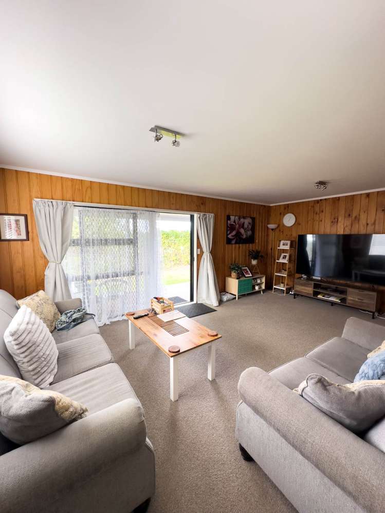 1 Cochrane Avenue Arkles Bay_3