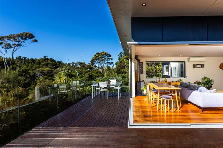 296 Piha Road Piha_8