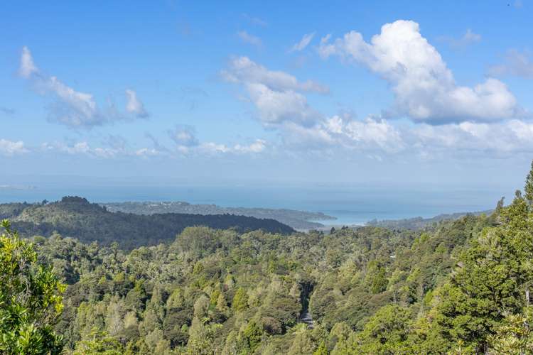 442 Scenic Drive Waiatarua_2