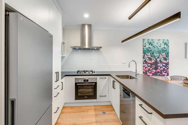 1/6 Walsh Street Forest Lake_1
