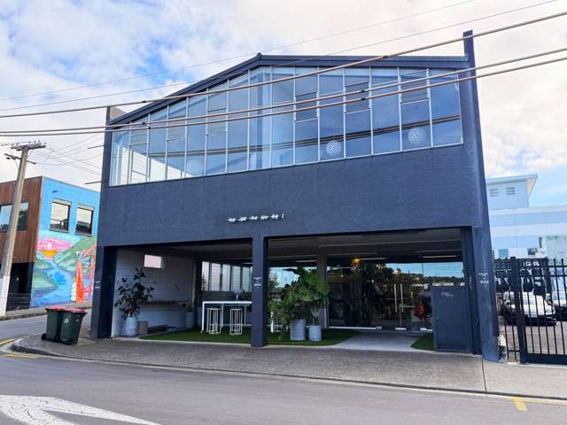 CREATIVE OFFICE/SHOWROOM WITH SIX CAR PARKS