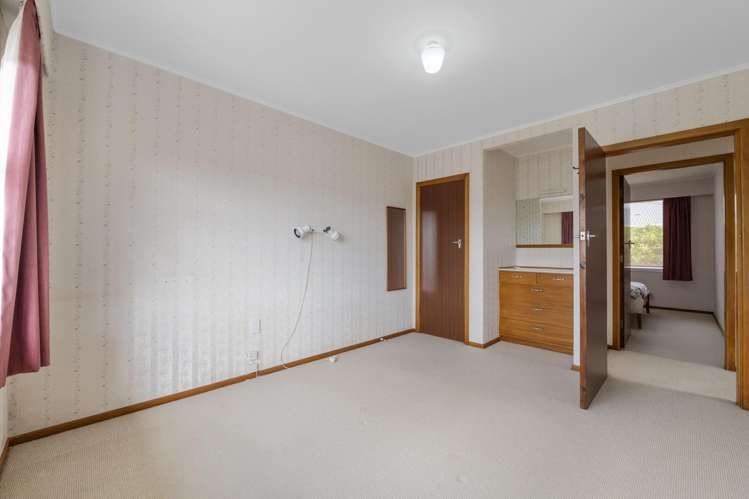 2/4 Severn Place Spotswood_17