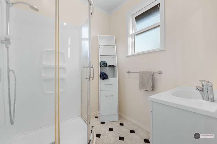 37 Pohutukawa Street Woburn_25