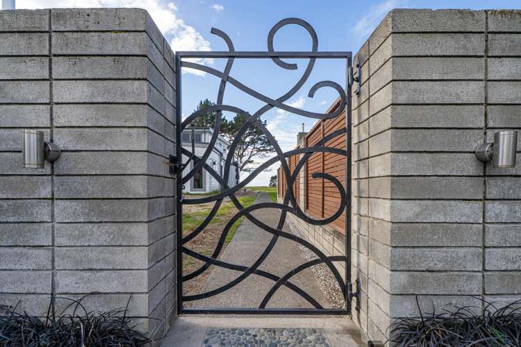 166 Sands Crescent Matarangi_12