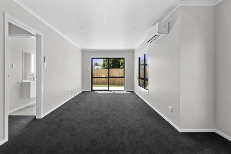 2/1 Garthwood Road Hillcrest_5